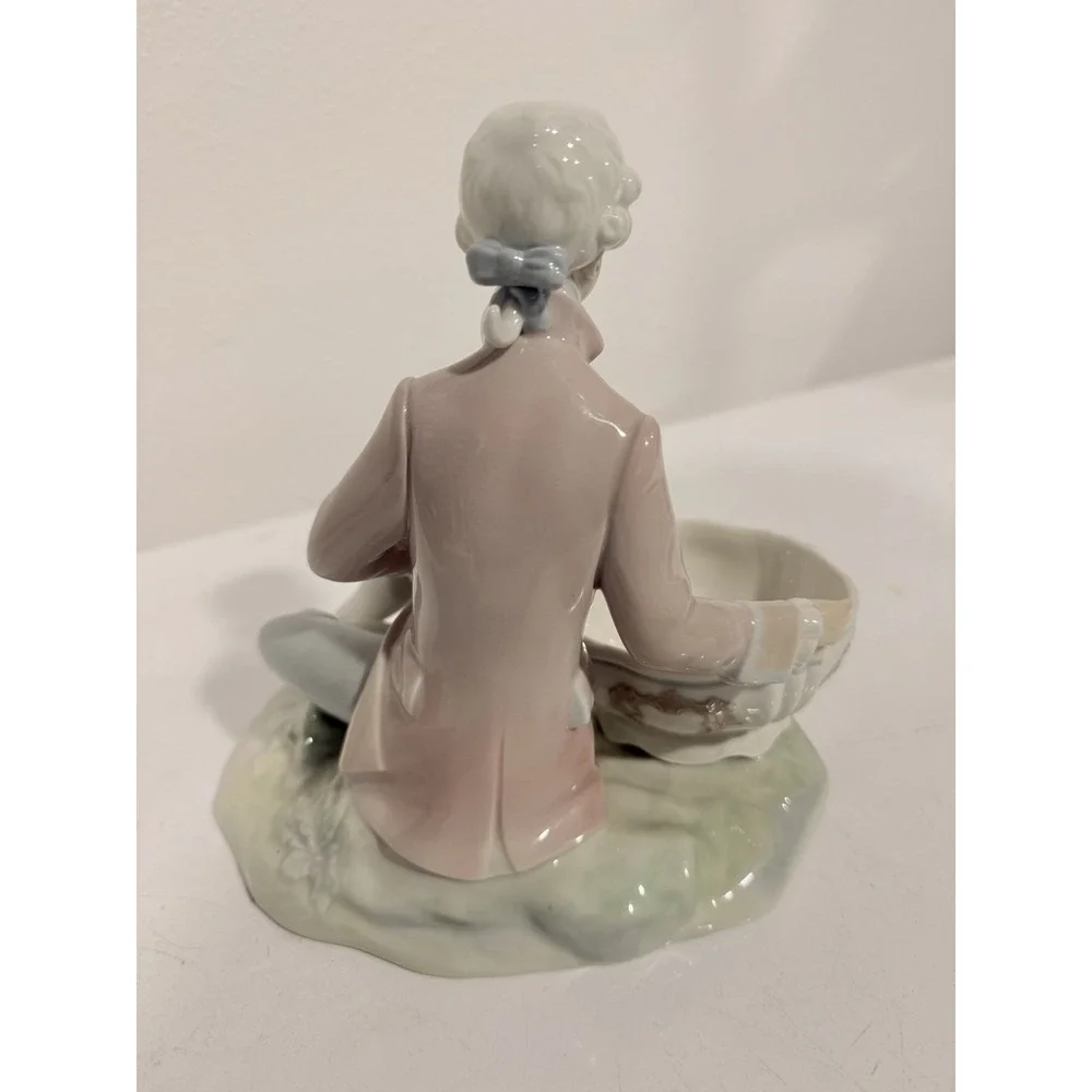 LLADRO 4714 Boy Jewelry Dish Historical Collection Glazed Finish Figurine RARE